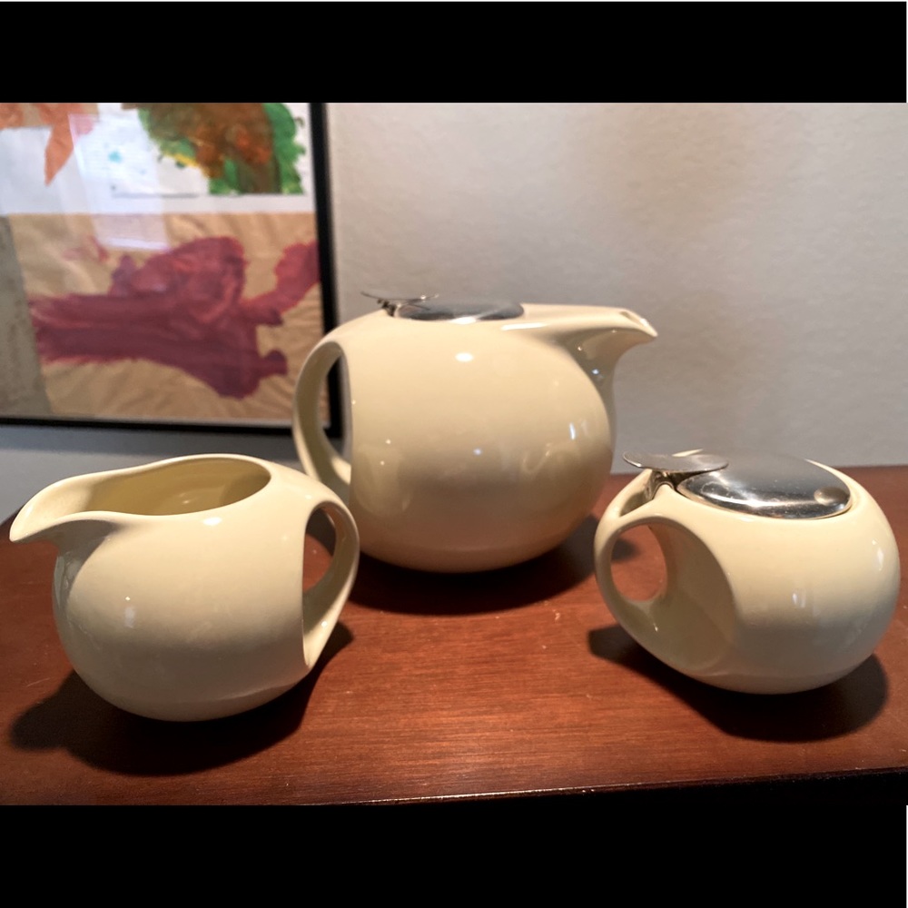 Teapot with Cream & Sugar Dishes